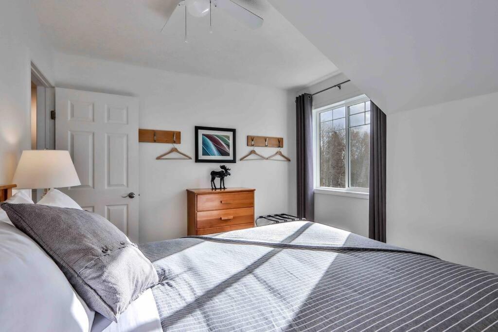 Ferienwohnung Big Mountain Views - Bright 2-Story Corner Unit Canmore Exterior foto