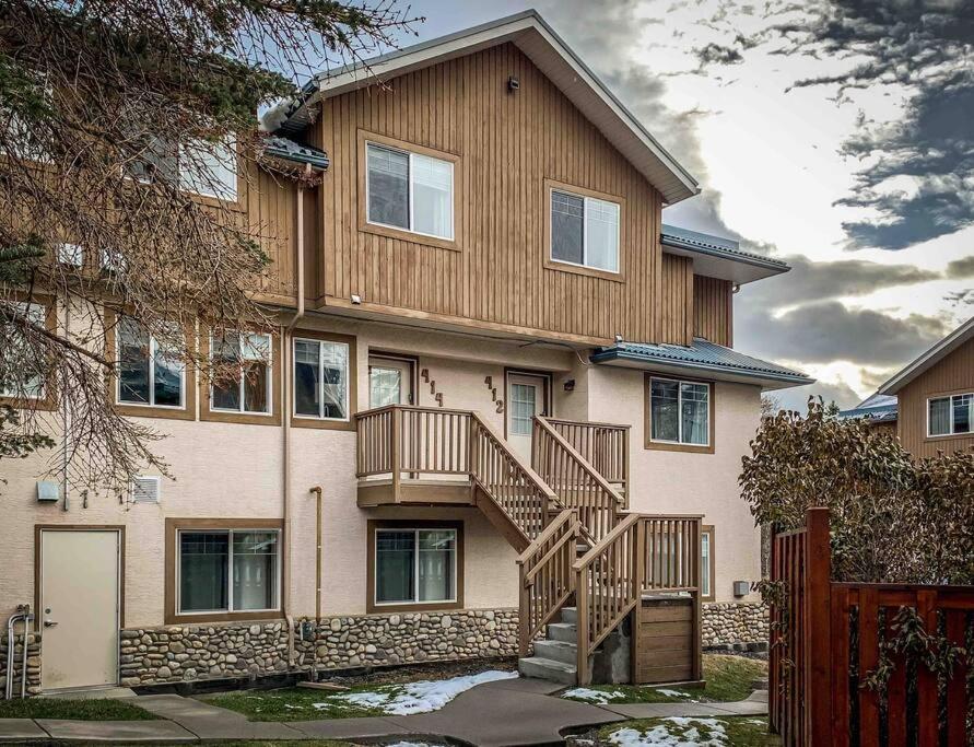 Ferienwohnung Big Mountain Views - Bright 2-Story Corner Unit Canmore Exterior foto